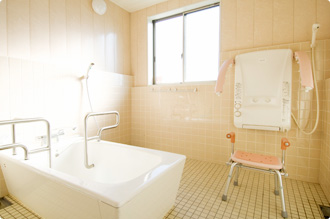 大阪にある有料老人ホーム フォーユー堺東山の浴室